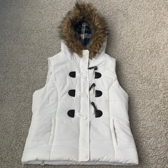 Love Tree Jackets & Blazers - White Puff Vest